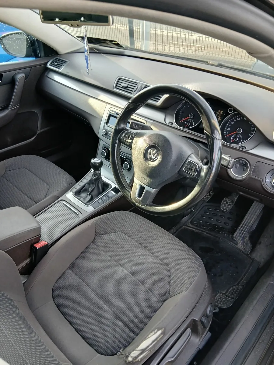 Volkswagen Passat 2012 - Image 4