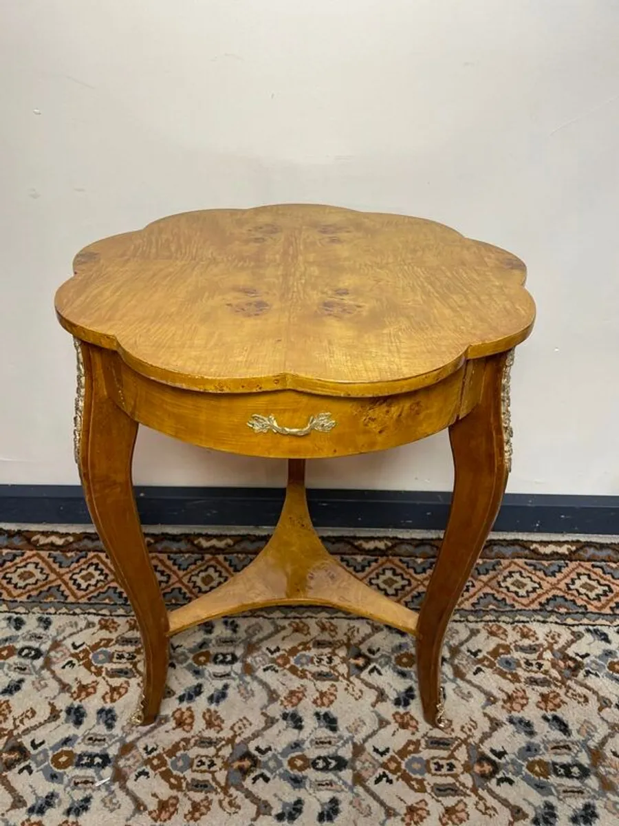 Beautiful Walnut Veneer Scalloped Side Table - Image 1