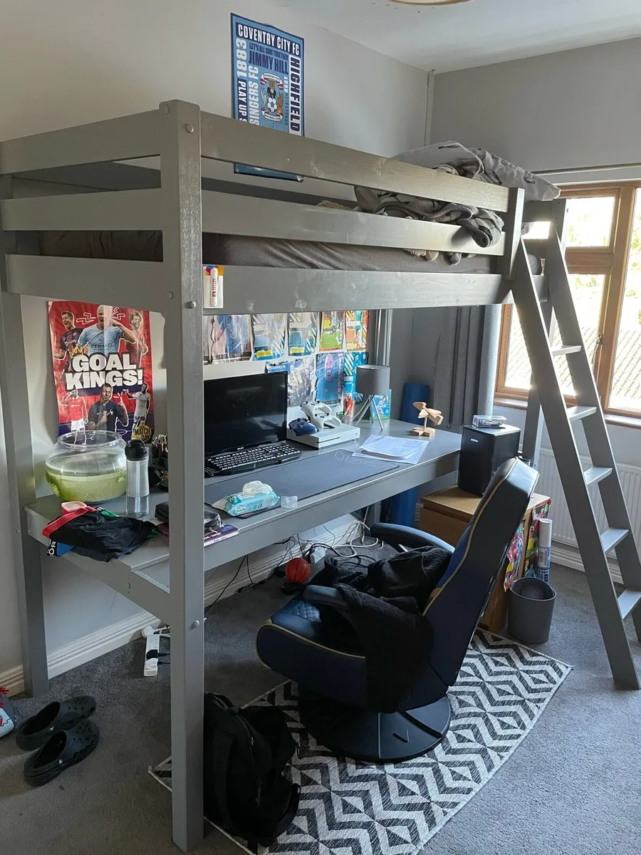 Mezzanine bed with desk - Image 1