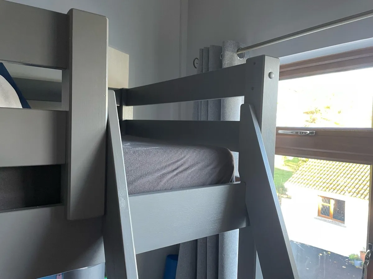 Mezzanine bed with desk - Image 2