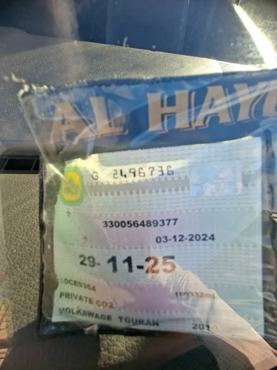 Volkswagen Touran 2010 - Image 2