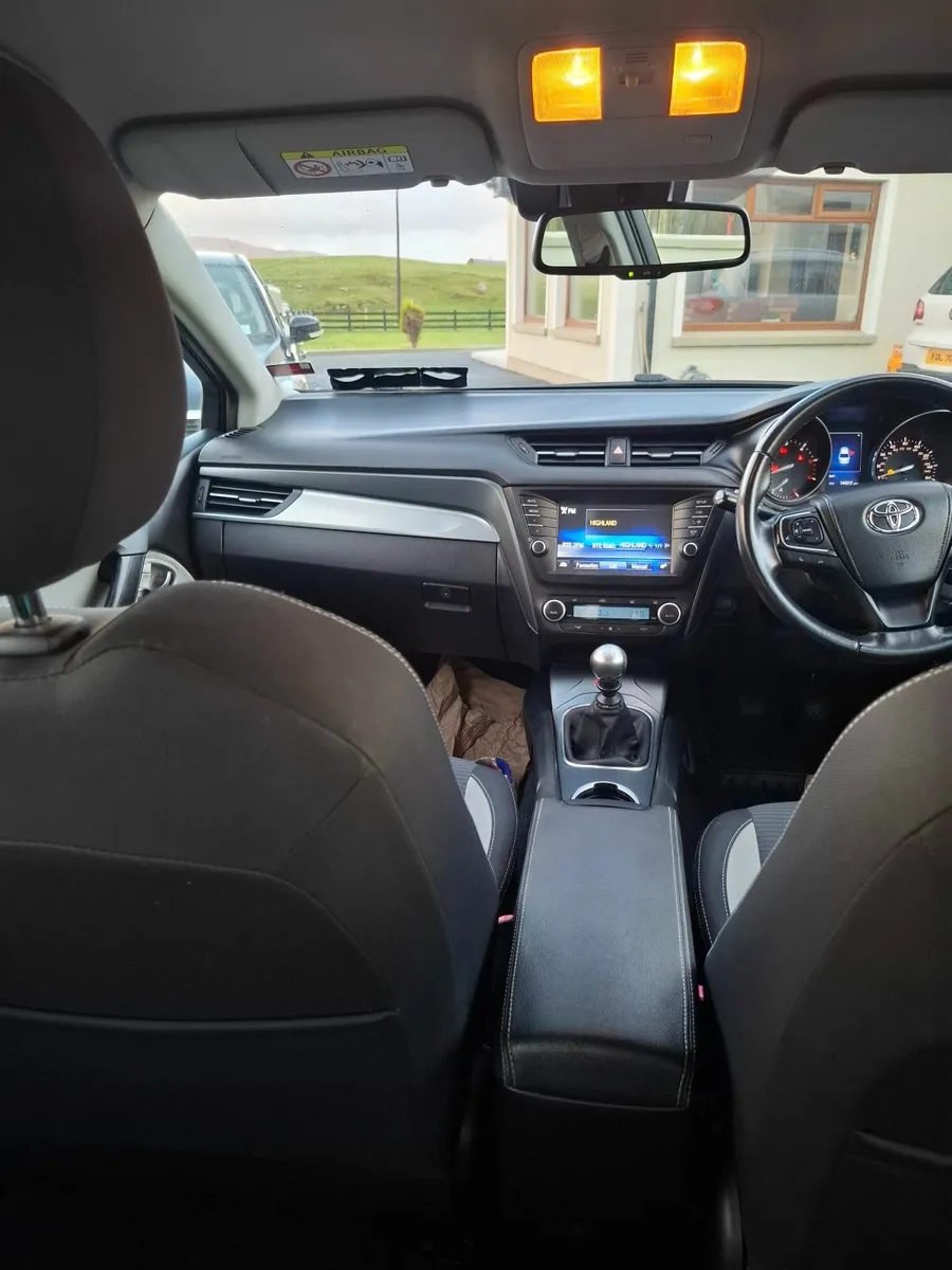 Toyota Avensis 2015 - Image 2