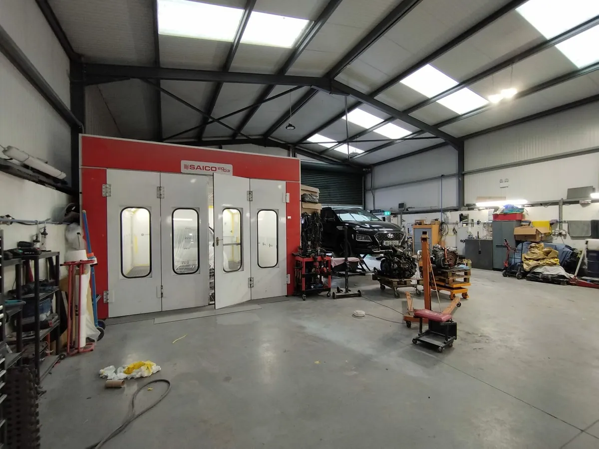 CRASH REPAIR AND SPRAY PAINTING - Image 1