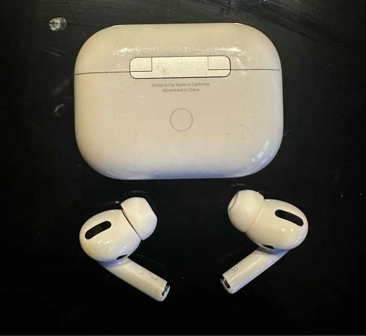 Apple AirPods Pro (1st Gen) with Wireless Charging Case - Image 3
