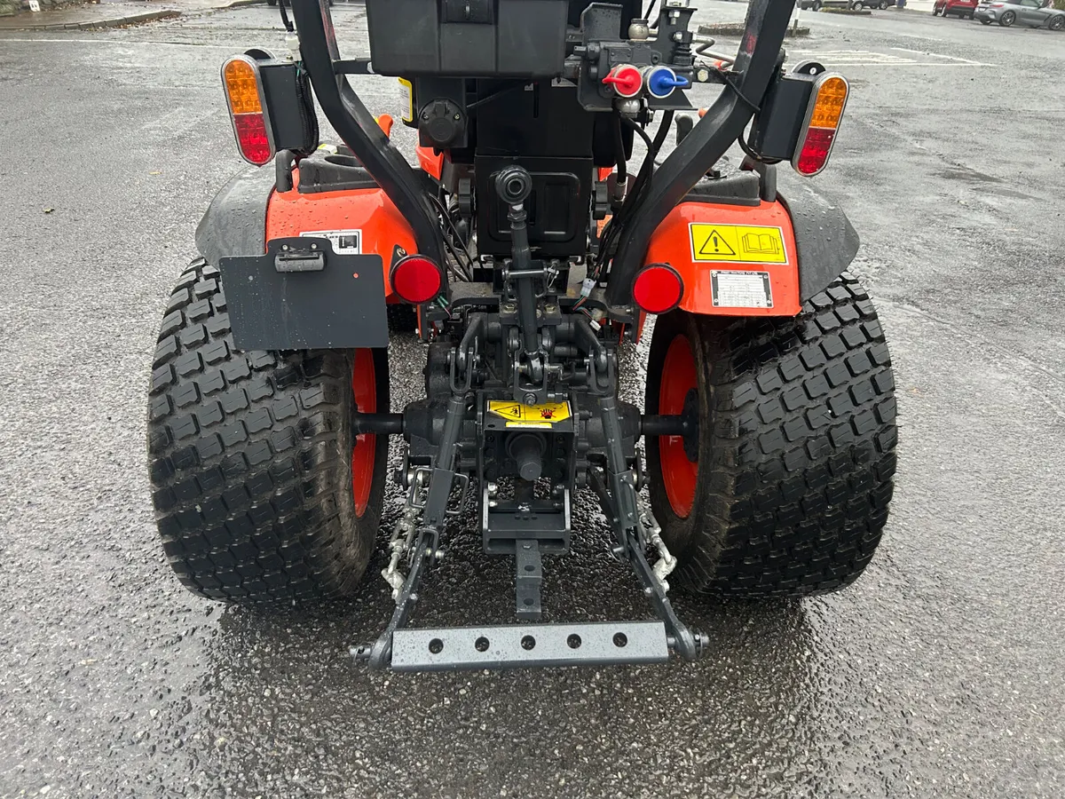 New Avenger 26 HST Compact Tractor - Image 3