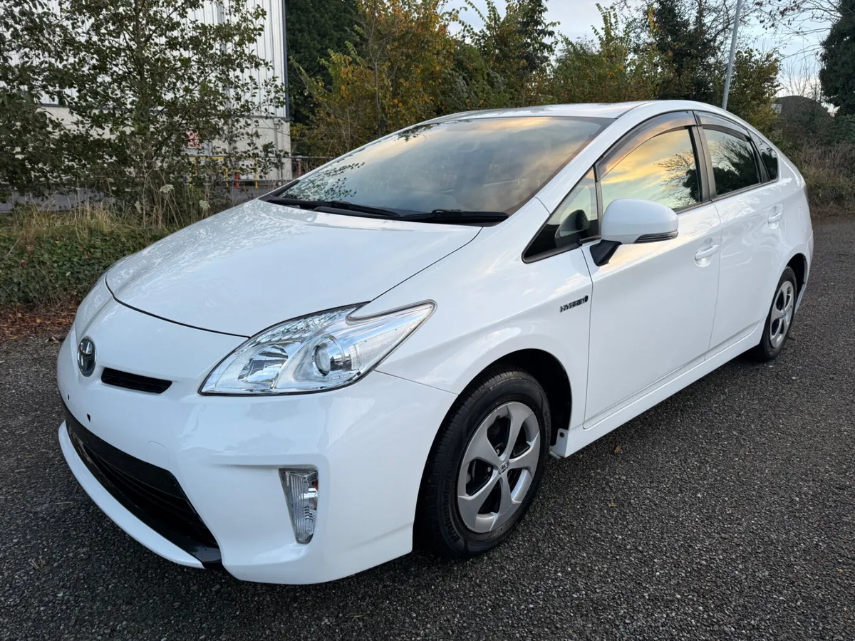 Toyota Prius 2016 - Image 2