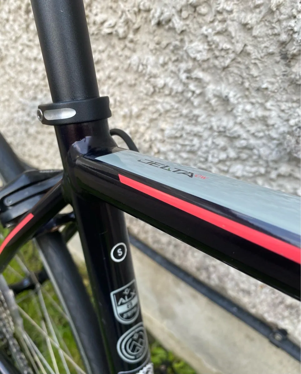 Genesis Delta 10 Road Bike Shimano Claris Groupset - Image 4