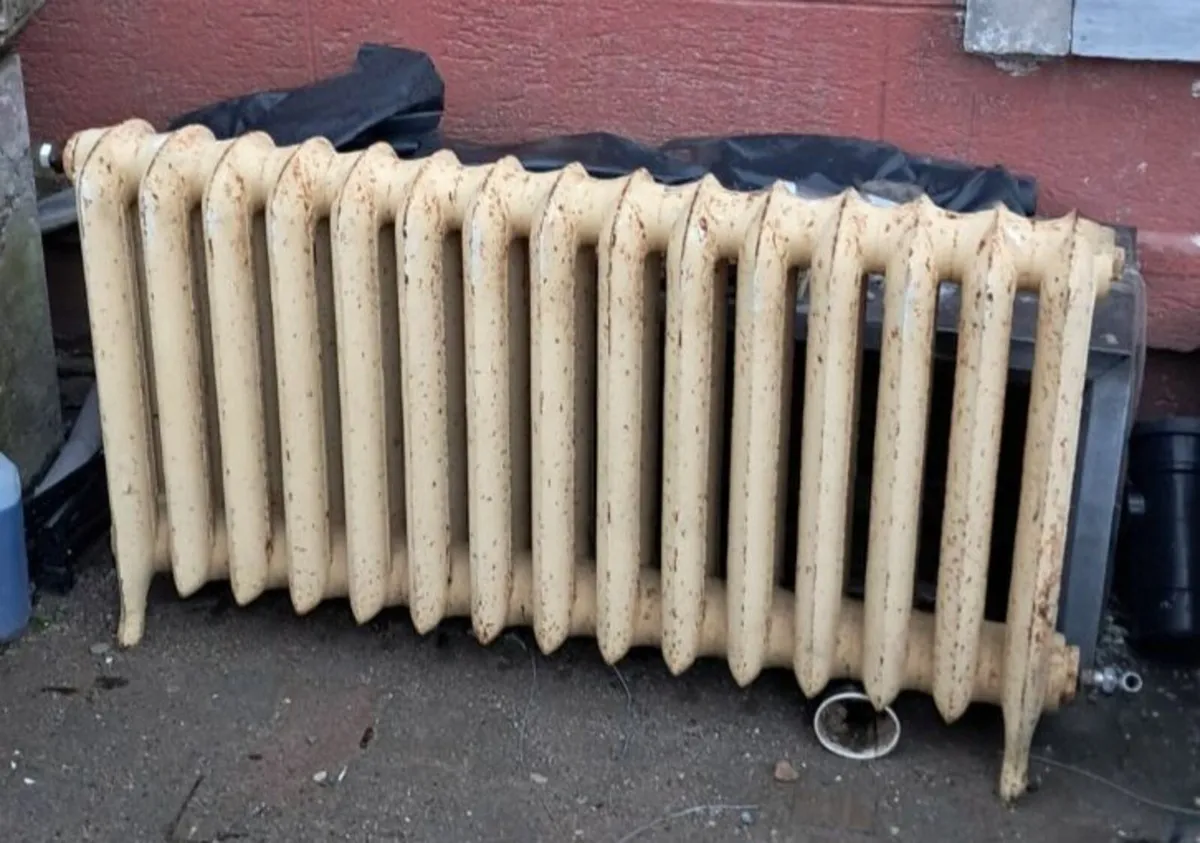 Cast iron radiator - Image 1