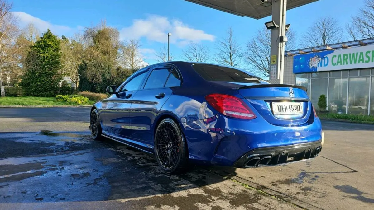 Mercedes C250 AMG line Premium Plus - Image 4