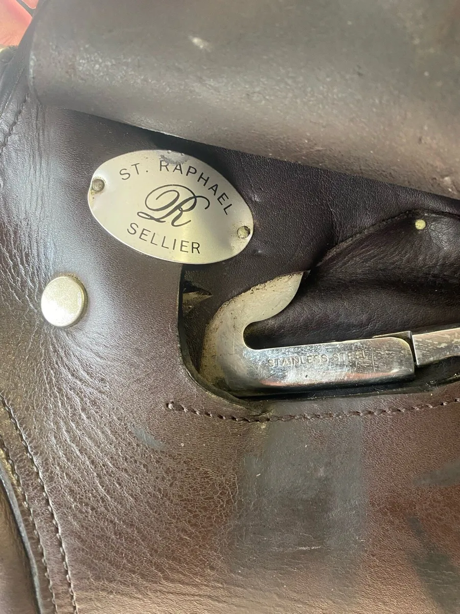 18” St Raphael sellier jumping saddle - Image 4