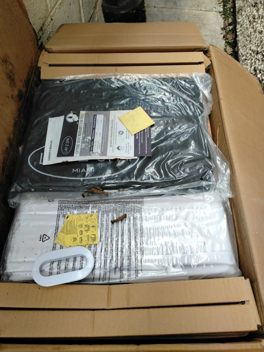 Lay-Z-Spa Hot tub - Image 2