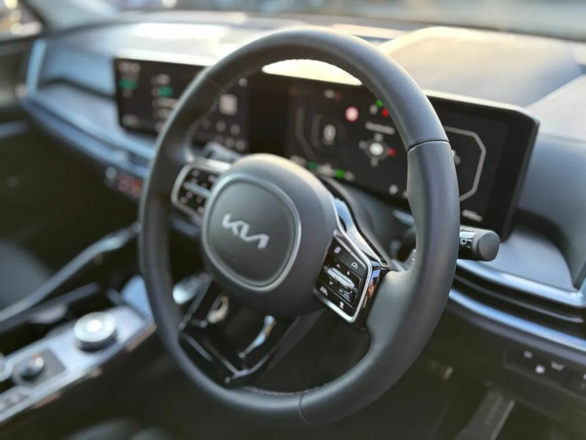 Kia Sorento 1.6 Plug in hybrid PE ( 7 Seats ) - Image 2