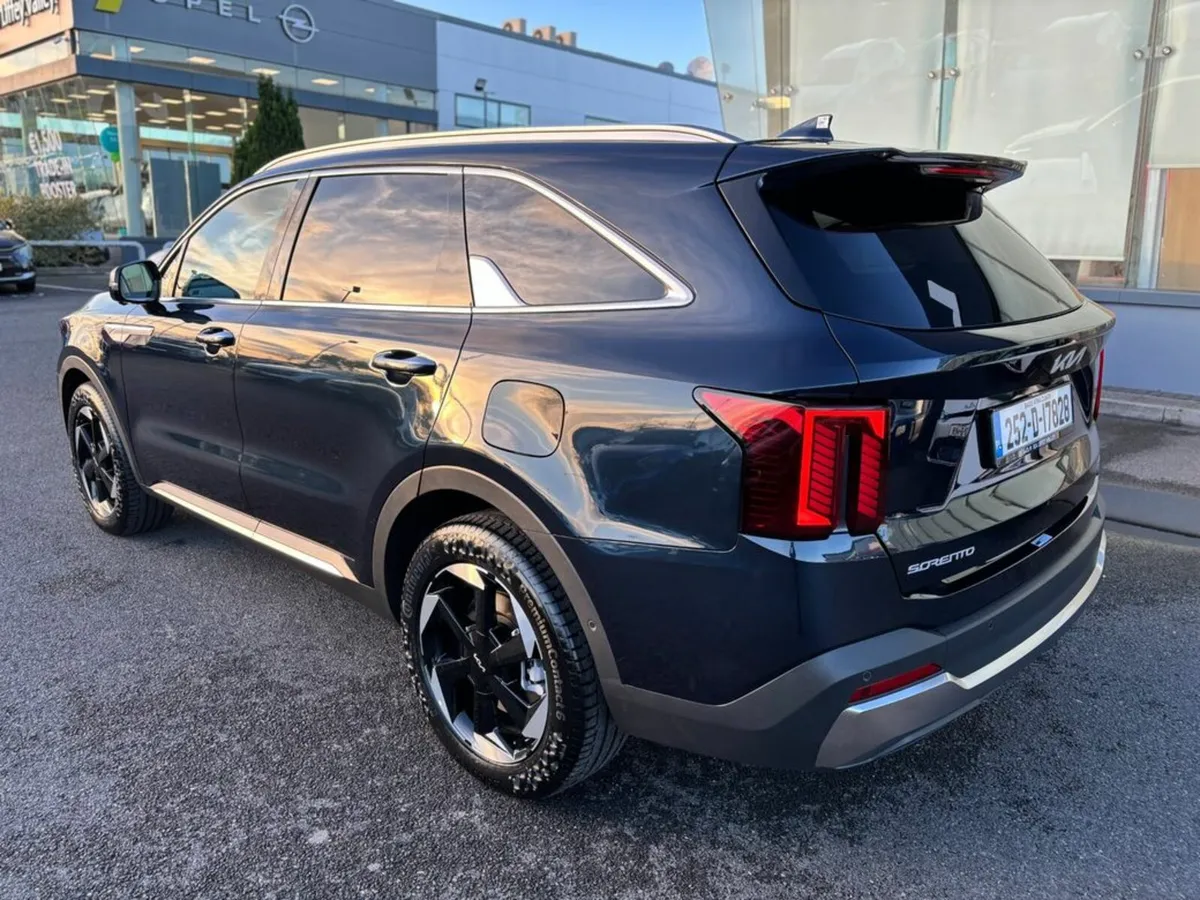 Kia Sorento 1.6 Plug in hybrid PE ( 7 Seats ) - Image 3