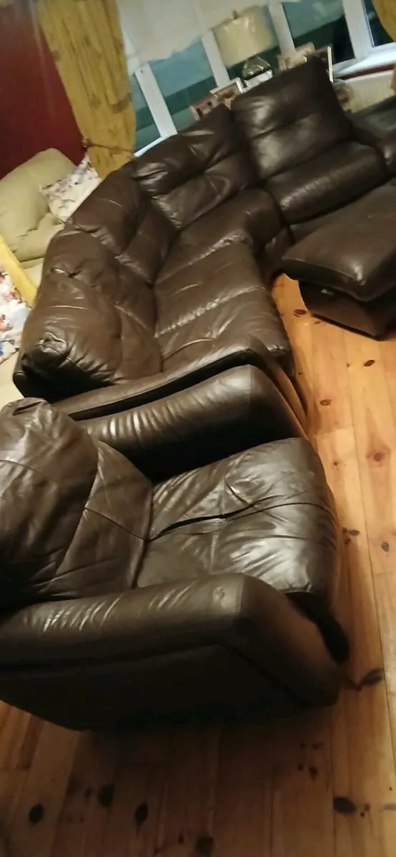 BROWN LEATHER CORNER SOFA - Image 2