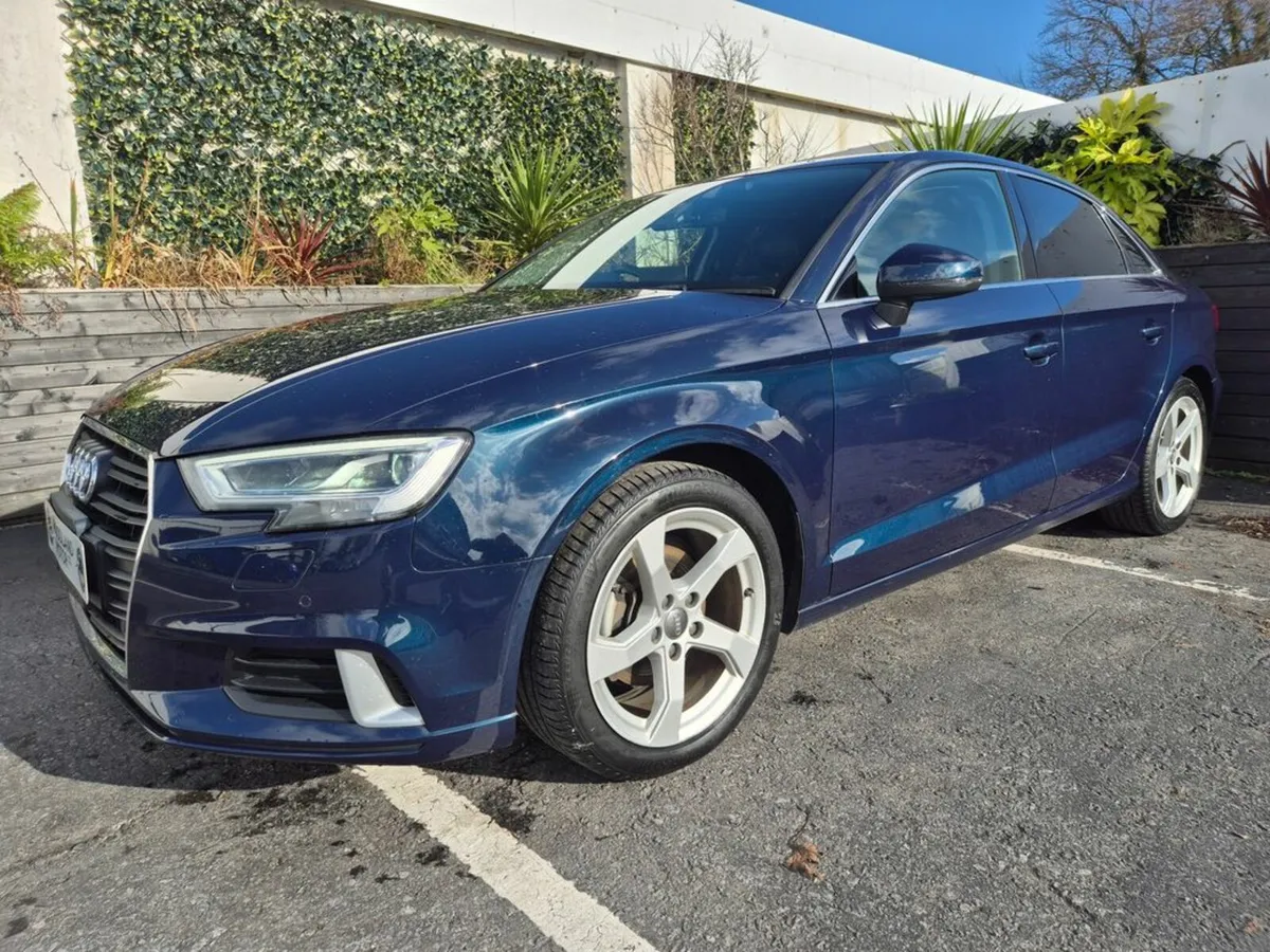 Audi A3 1.4 TFSI AUTO / LUXURY WITH LEATHER / LOW - Image 3