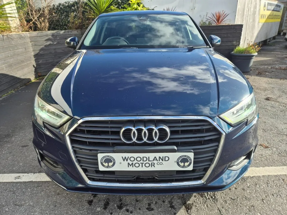 Audi A3 1.4 TFSI AUTO / LUXURY WITH LEATHER / LOW - Image 4