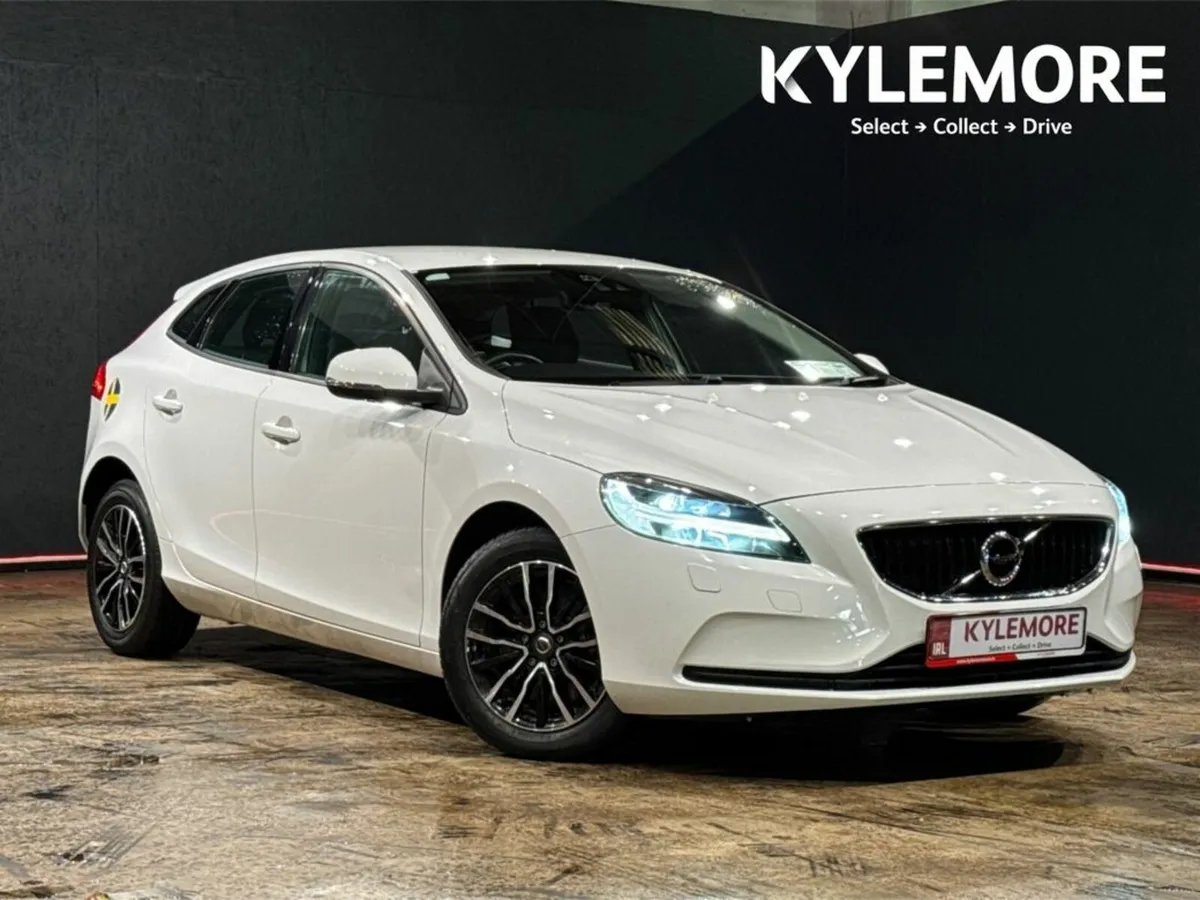 Volvo V40 T2 KENETIC - FACTORY ALLOYS - REVERSE CA - Image 1
