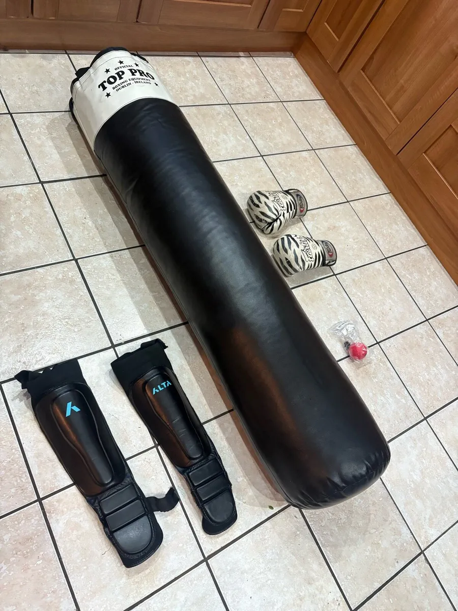 TOP PRO QUALITY BOXING BAG, KICK/ PUNCH PADS, BALL - Image 1