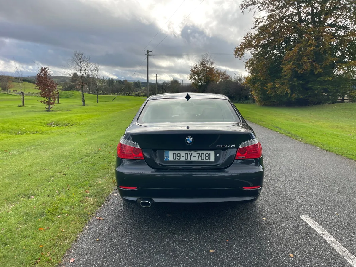 BMW 5-Series 2009 - Image 4