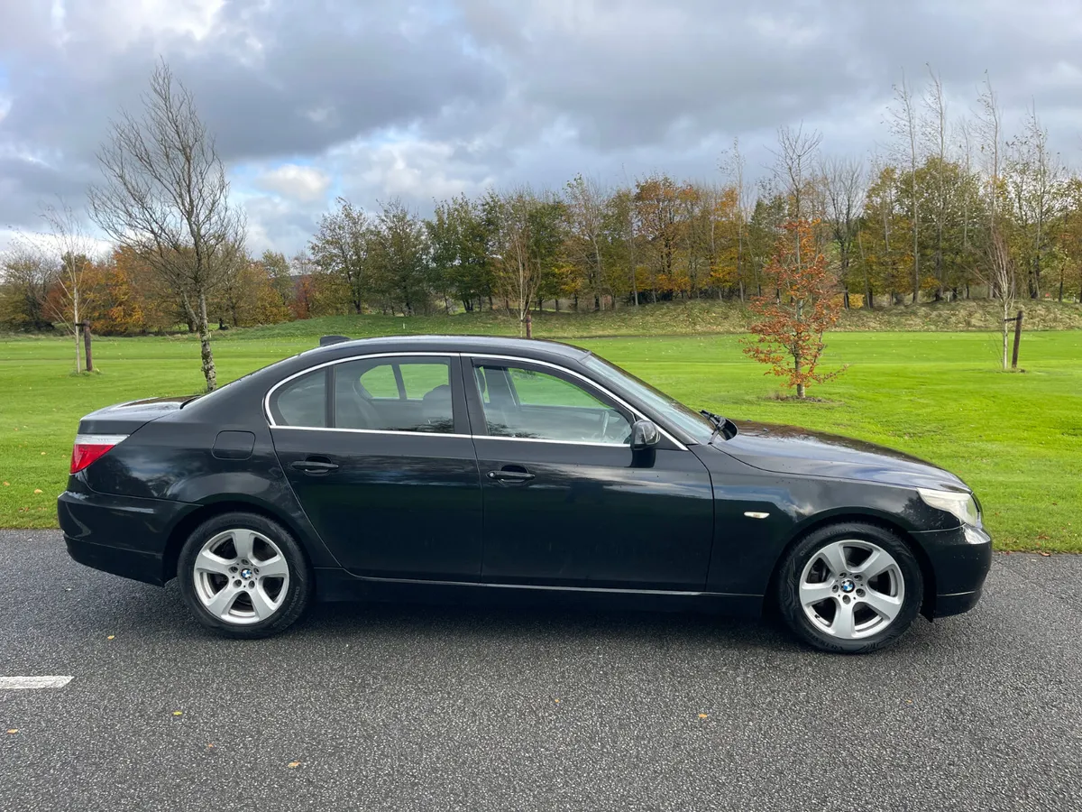 BMW 5-Series 2009 - Image 2