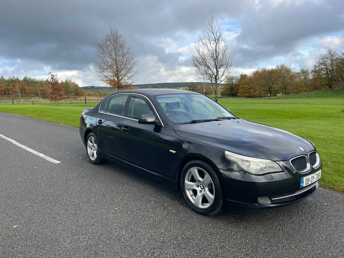 BMW 5-Series 2009 - Image 1