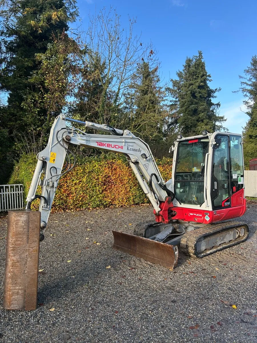 Takeuchi Tb240 - Image 1