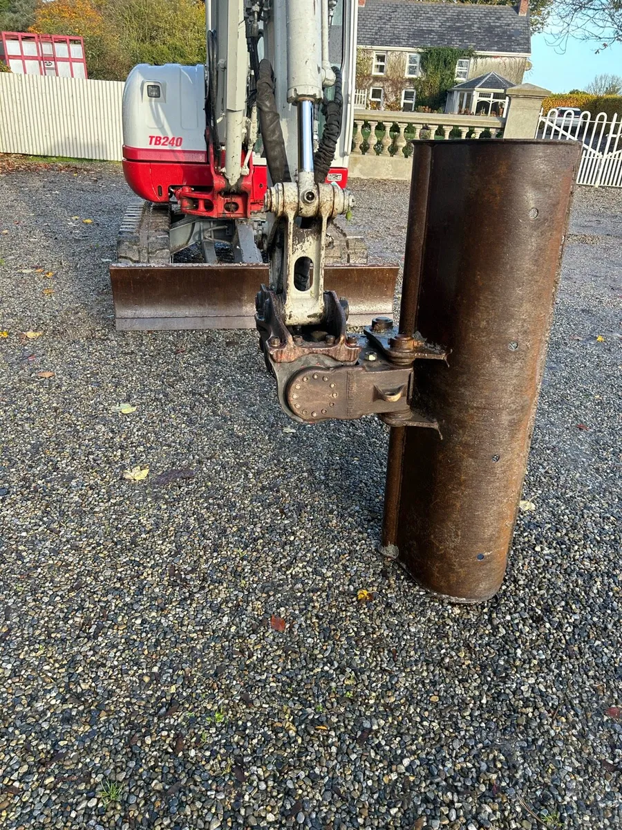 Takeuchi Tb240 - Image 3