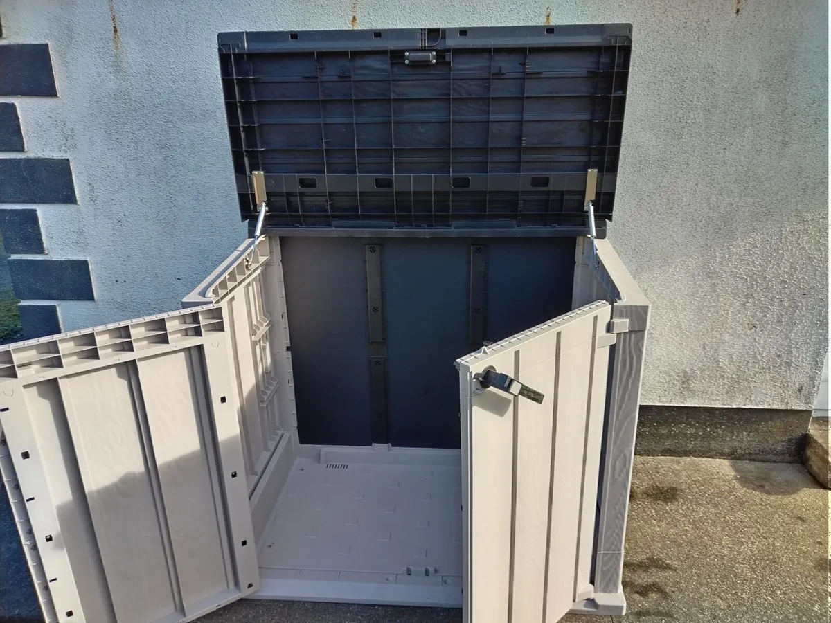 Outdoor Hard Plastic Garden Storage Shed €100 - Image 3