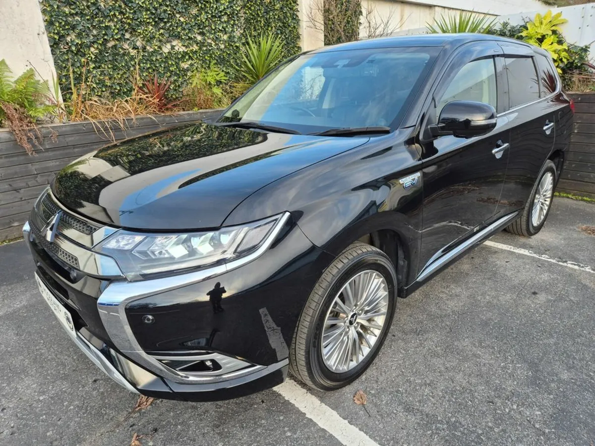 Mitsubishi Outlander 2.5 PHEV / INTENSE SAFETY PAC - Image 1