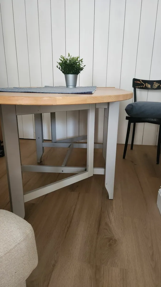 Dining table - Image 2