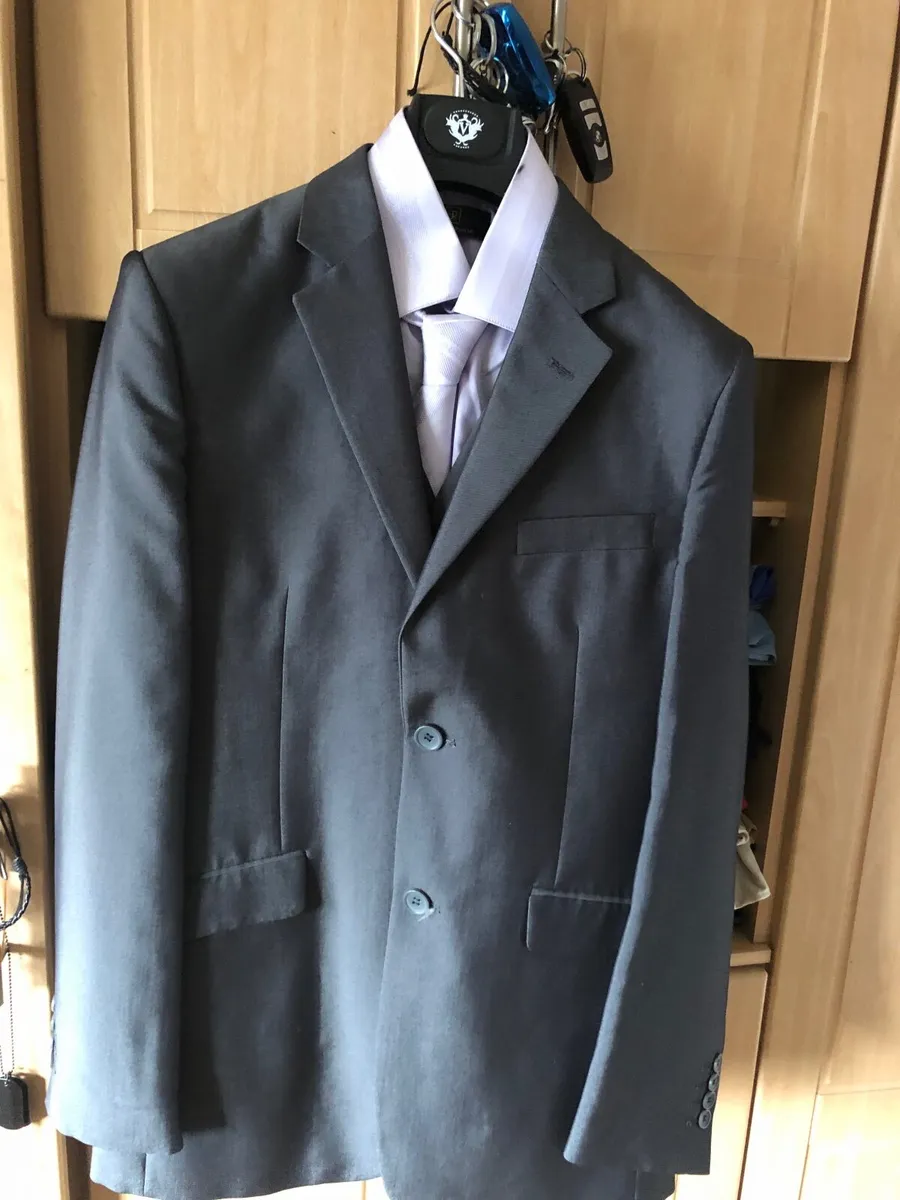 Mens suit - Image 1
