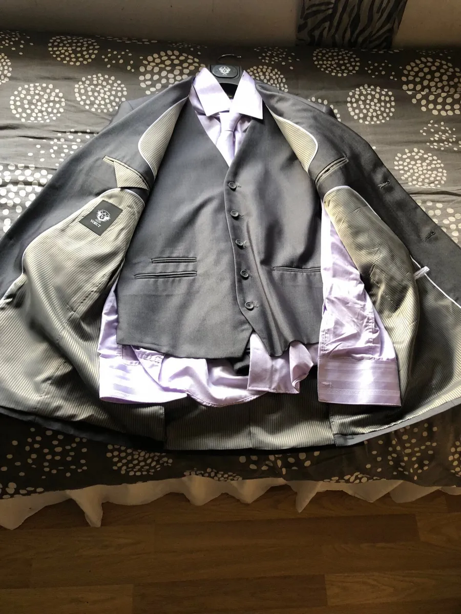 Mens suit - Image 4
