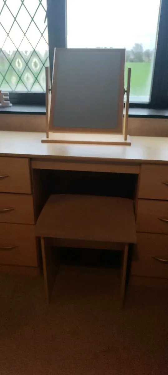 Dressing table with stool - Image 2
