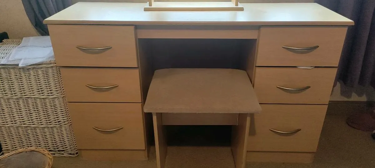 Dressing table with stool - Image 3