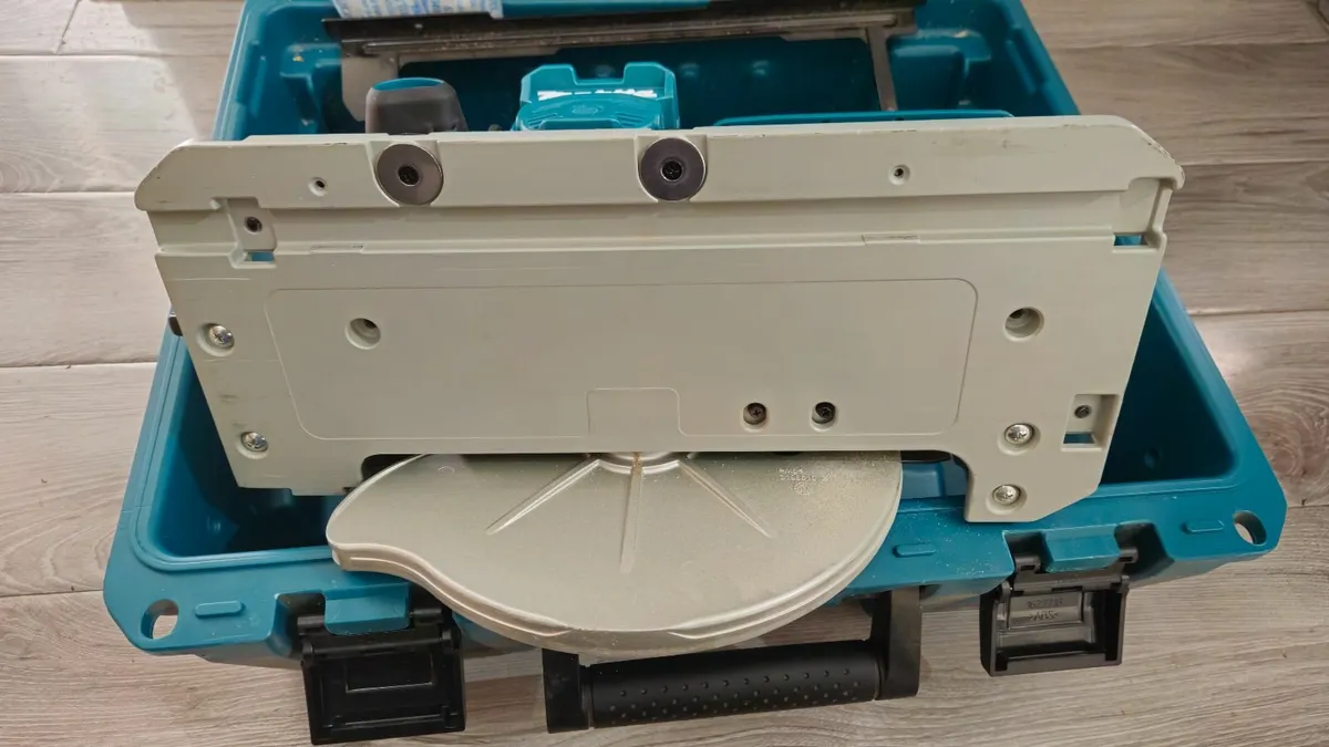 Makita 36v Brushless circular track saw - Image 3