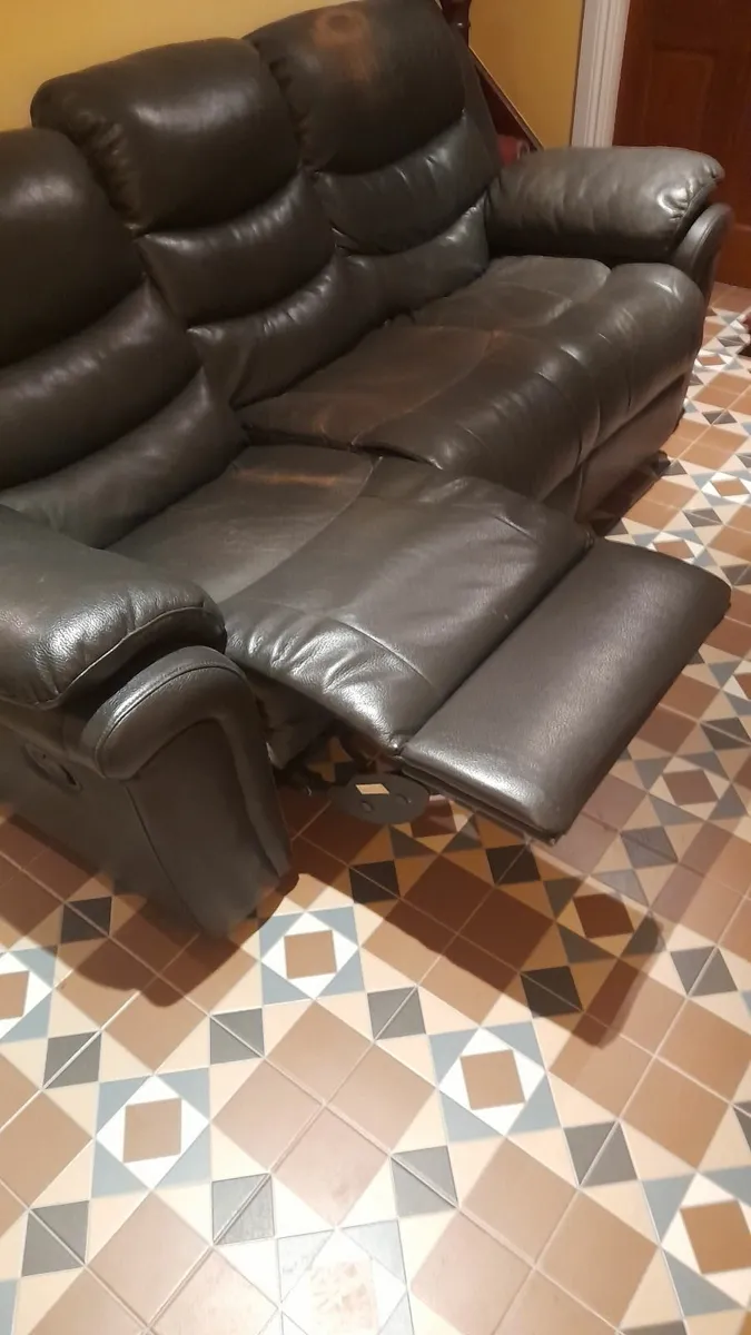 3 seater black recliner sofa - Image 3