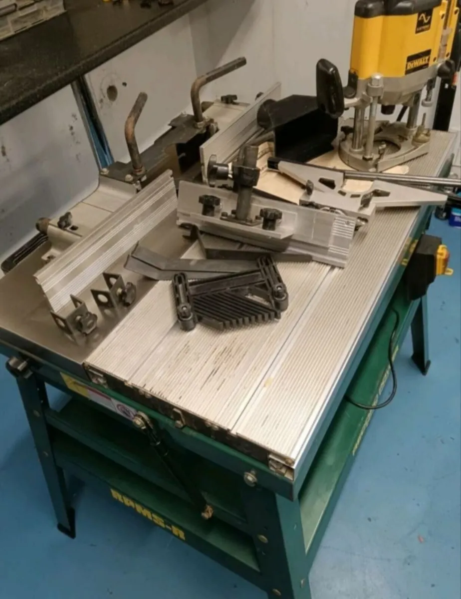 Record Router Table And DeWalt Router - Image 2