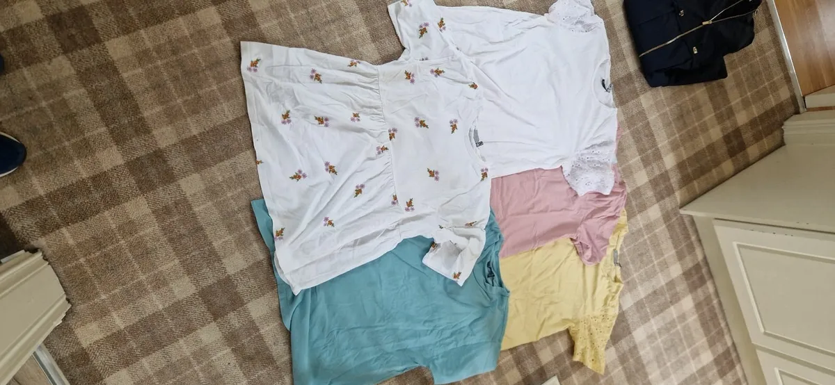 Maternity clothes - Image 1