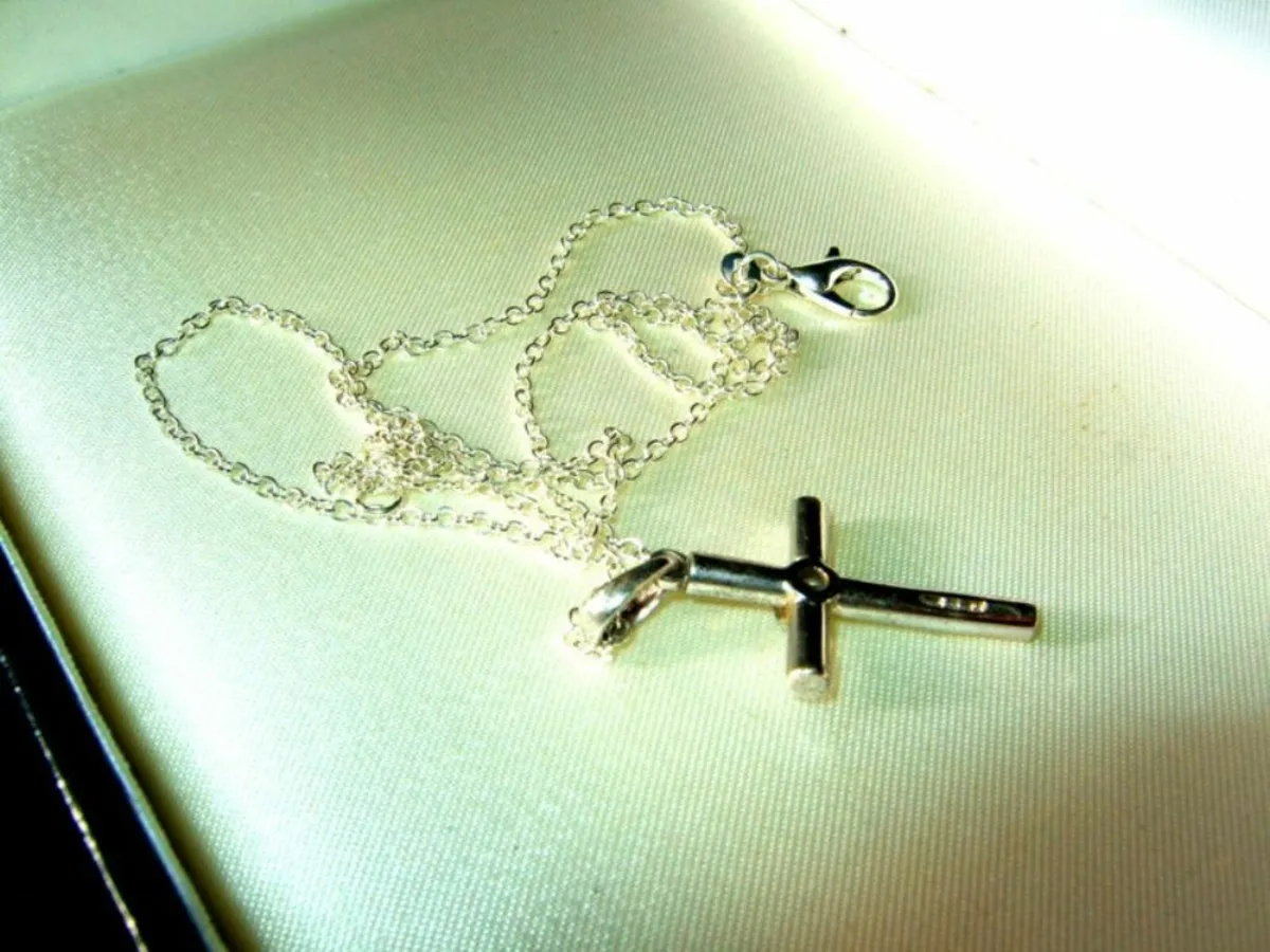 Vintage Hallmarked 9ct Gold/Diamond Cross & Chain - Image 4