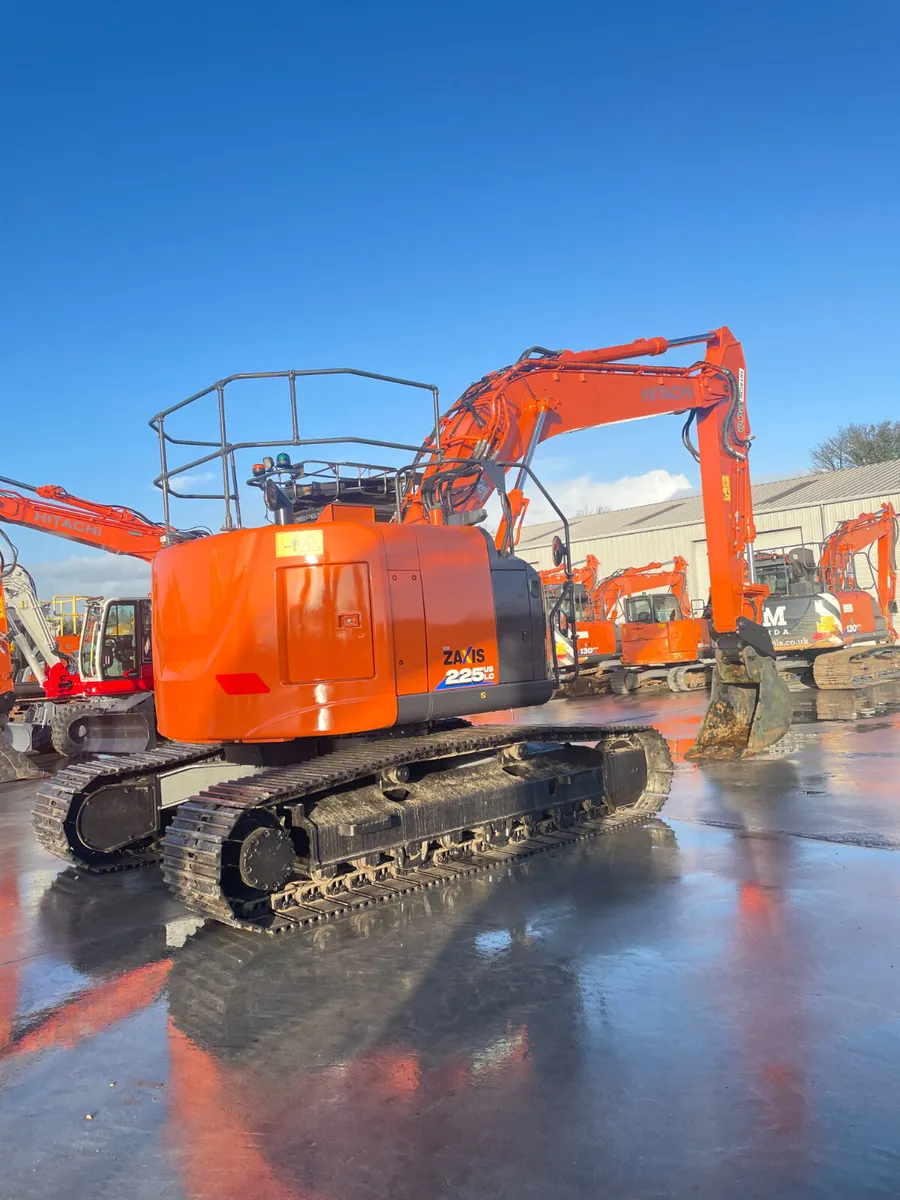 HITACHI ZX225-6 - Image 3