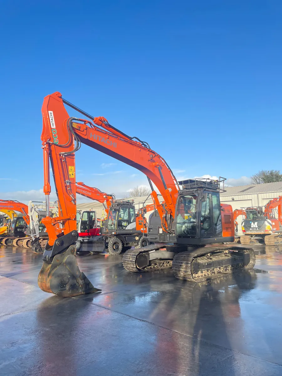 HITACHI ZX225-6 - Image 2