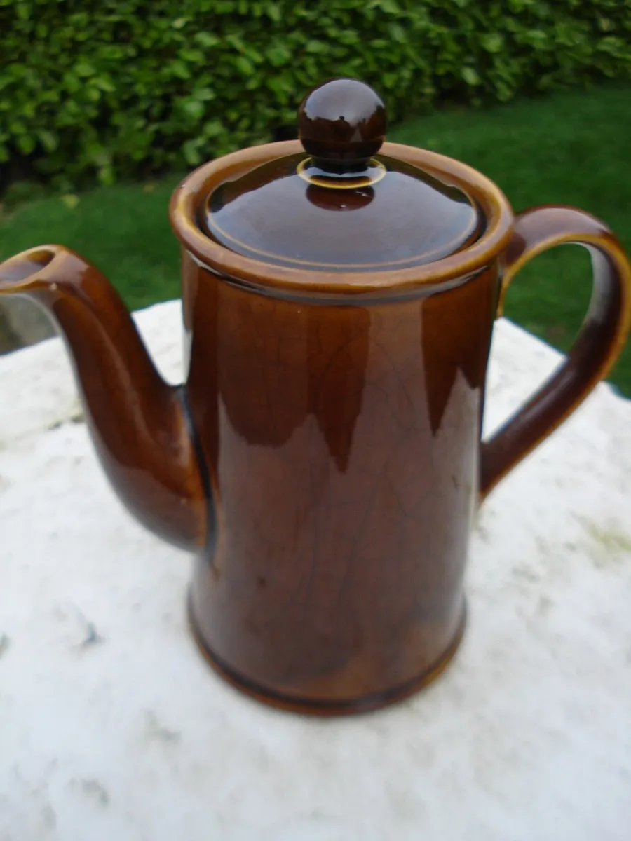 ULSTER CERAMICS GLAZED BROWN TEA POT. - Image 1
