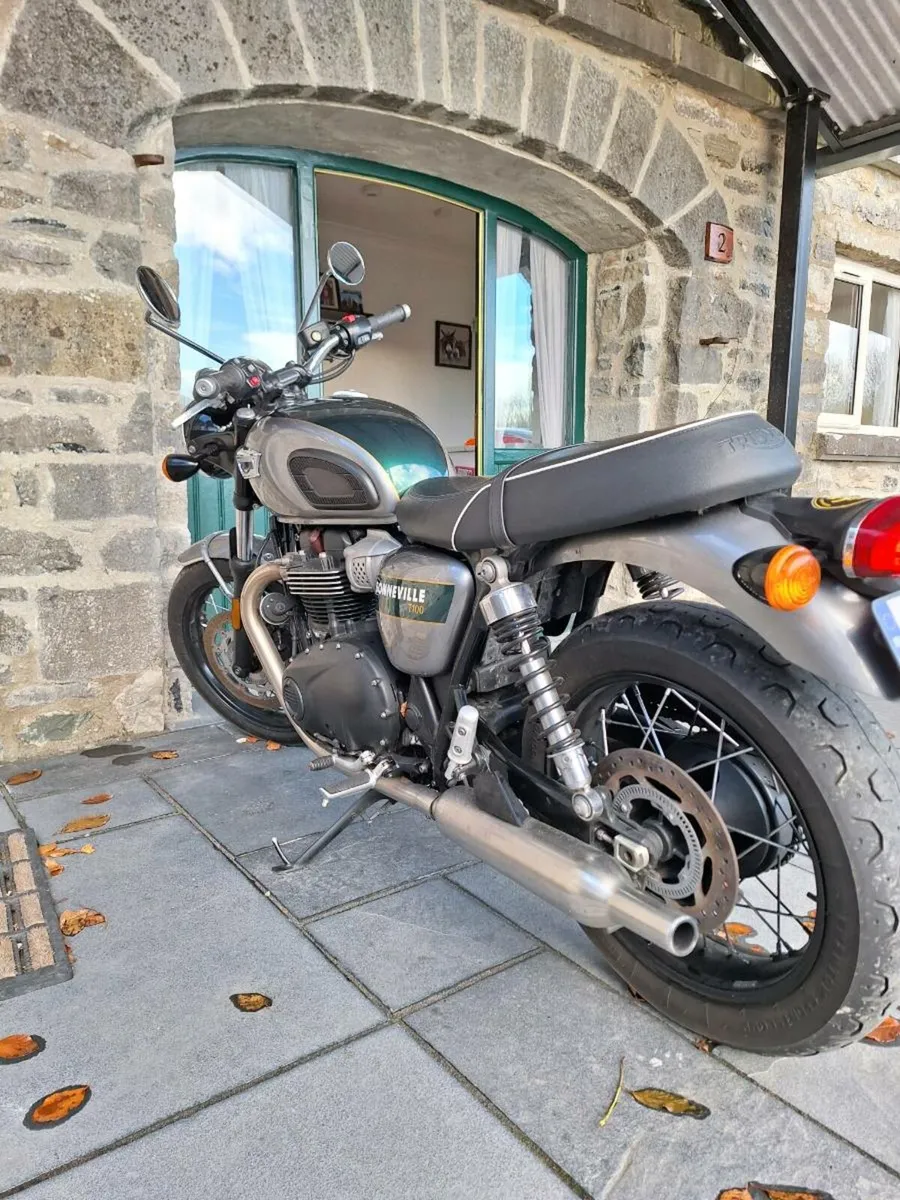 Triump Bonneville T100 - Image 1