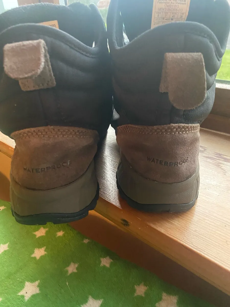 Columbia shoes - Image 2