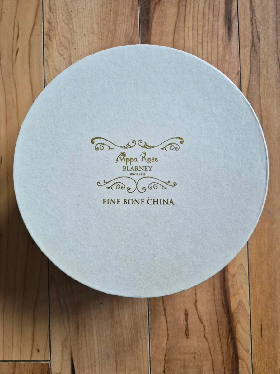 Fine bone china set - Image 1