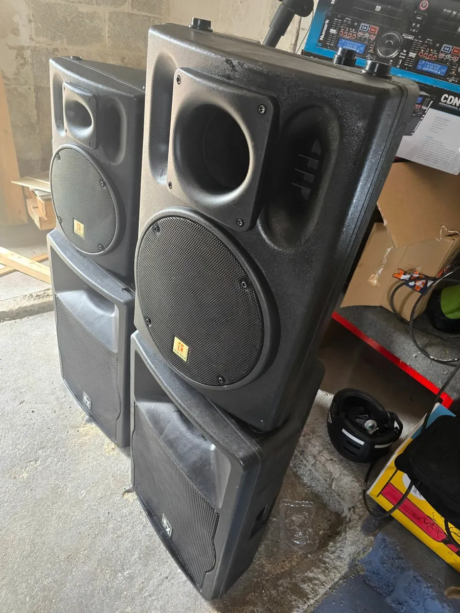 The box PA 110 - Image 1