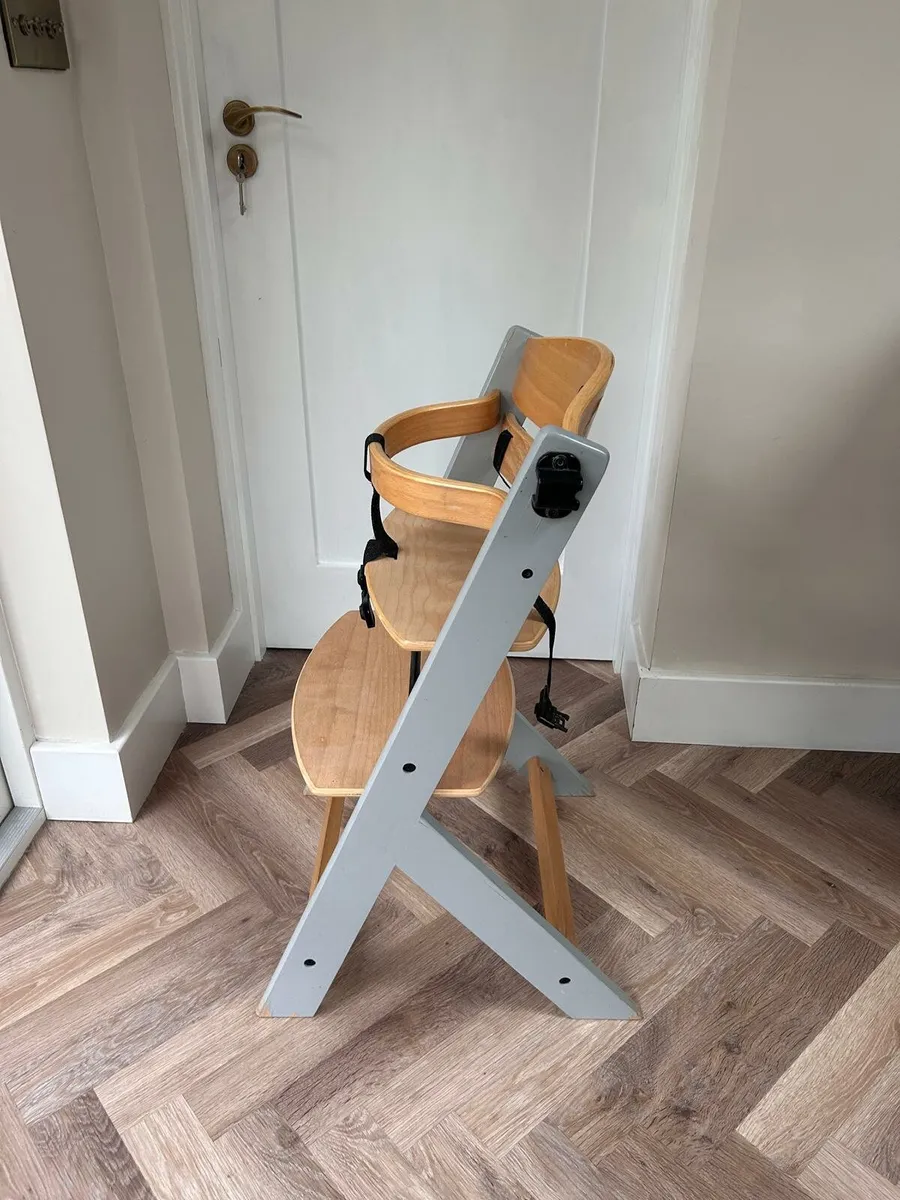 Convertible wooden baby chair - Image 2