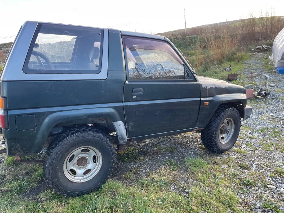 Daihatsu Rocky / sportrak - Image 4