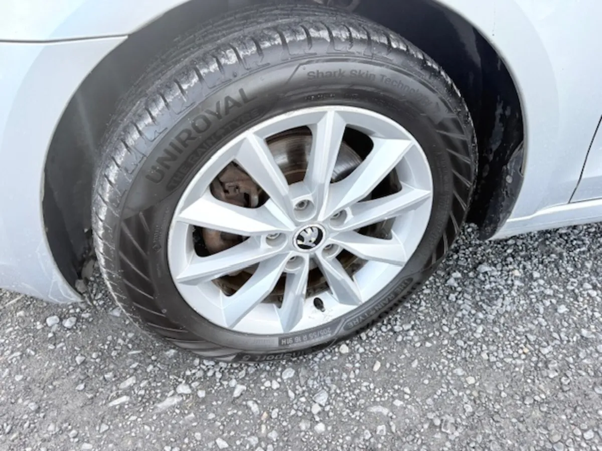 Skoda Octavia 2013 1.2 petrol - Image 3