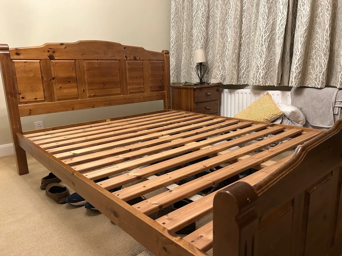 King size bed, lockers and blanket box - Image 2